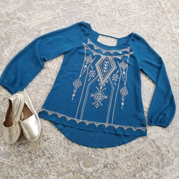 Top, Blouse. Teal. Embroidered. Blu Pepper Brand. Size Small. - Picture 7 of 13